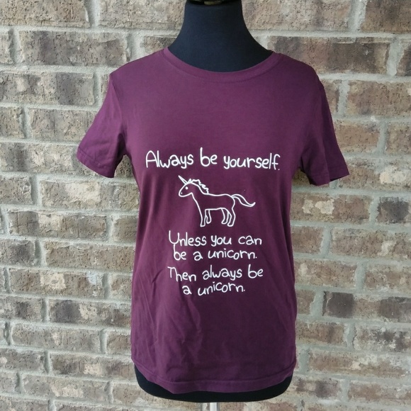 Y Tops - 🍂Maroon t-shirt with unicorn saying.🍂